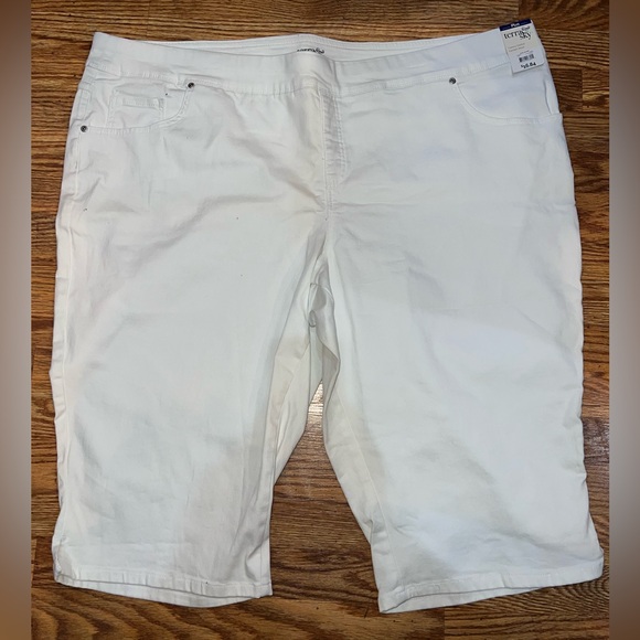 Terra & Sky Pants - Terra & Sky tummy control comfort waist capri. NWT